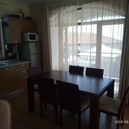 мускат 2 4* Aheloy