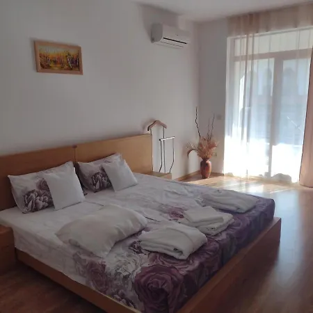 мускат 2 Konukevi *